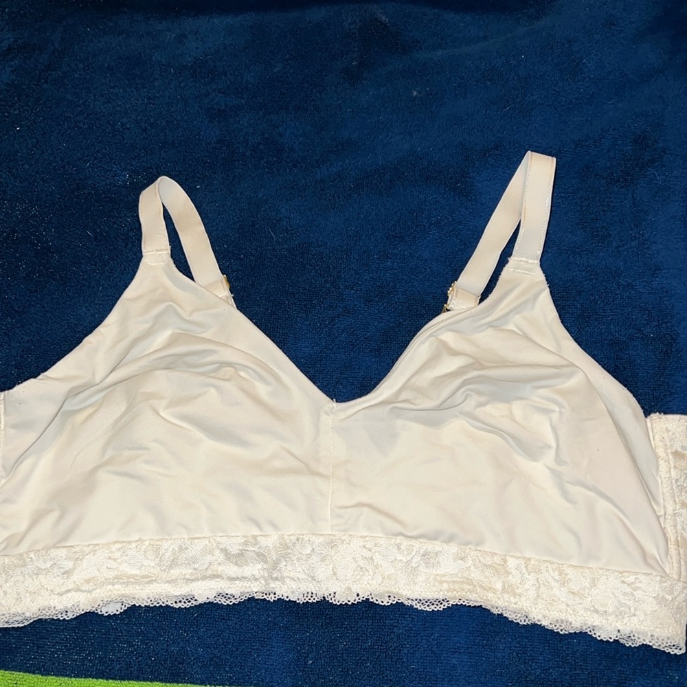 SOMA Embraceable Wireless Unlined Lace Trim Bra XXXL Cream
